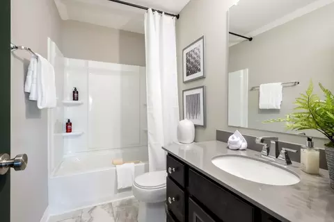 Bath - 2705 Buckridge Dr, Cincinnati, OH 45233 photo 2 of 5