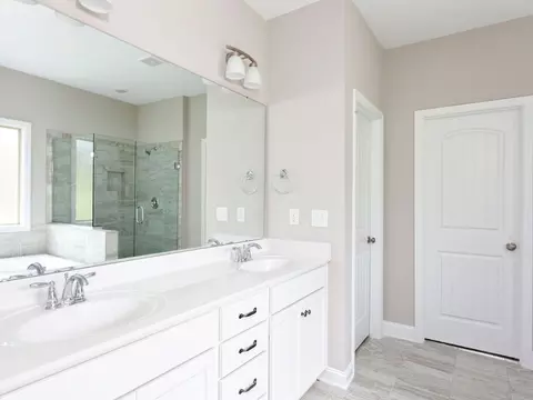 Bath - 303 Kendall Downs Blvd, Toney, AL 35773 photo 1 of 7