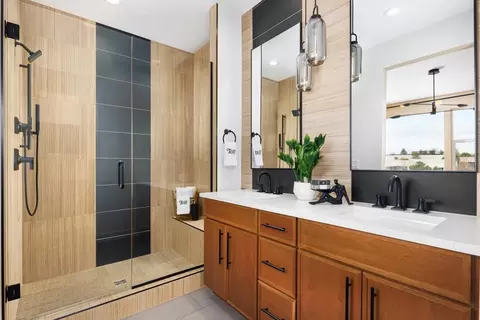 Bath - 10851 E Hinsdale Cir, Centennial, CO 80112 photo 1 of 1