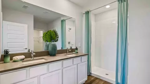 Bath - 18316 Beehive Ter, Bradenton, FL 34211 photo 1 of 2