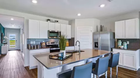 Kitchen - 18316 Beehive Ter, Bradenton, FL 34211 photo 1 of 2
