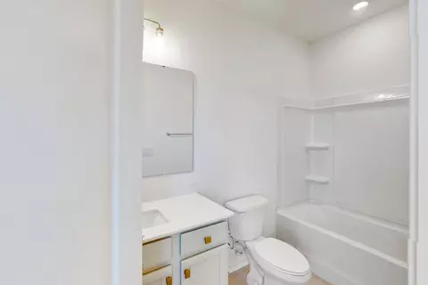 Bath - 2825 Pinecliff Dr, Concord, NC 28027 photo 1 of 1