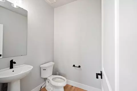 Bath - 320 N Palmer Ln, Eagle, ID 83616 photo 6 of 7