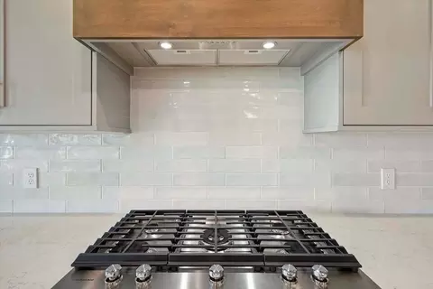 Kitchen - 320 N Palmer Ln, Eagle, ID 83616 photo 5 of 6