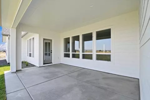 Exterior - 320 N Palmer Ln, Eagle, ID 83616 photo 4 of 8