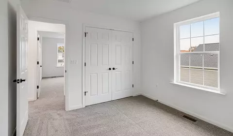 Bedroom - 2000 Divot Dr, Culpeper, VA 22701 photo 7 of 9