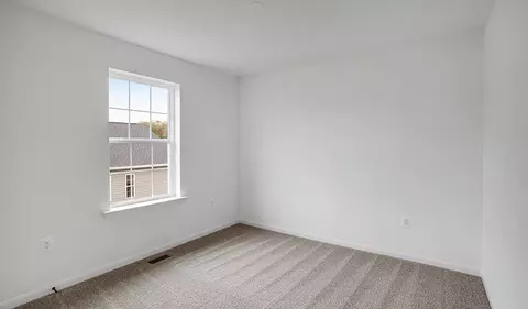 Bedroom - 2000 Divot Dr, Culpeper, VA 22701 photo 6 of 9