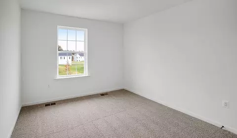 Bedroom - 2000 Divot Dr, Culpeper, VA 22701 photo 8 of 9