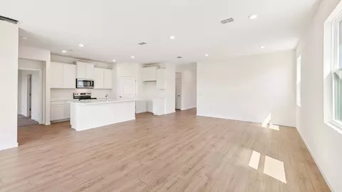 Living - 5204 NW 41st Loop, Ocala, FL 34482 photo 2 of 2
