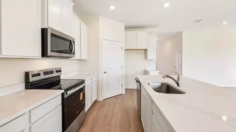 Kitchen - 5204 NW 41st Loop, Ocala, FL 34482 photo 3 of 5