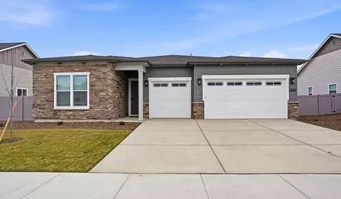 2221 N Kenora Ave, Star, ID 83669
