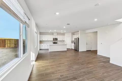 Living - 1292 Revere Loop, Galt, CA 95632 photo 2 of 5