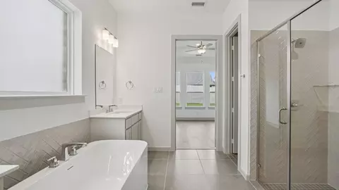 Bath - 2404 Aurora Ave, Celina, TX 75009 photo 4 of 12