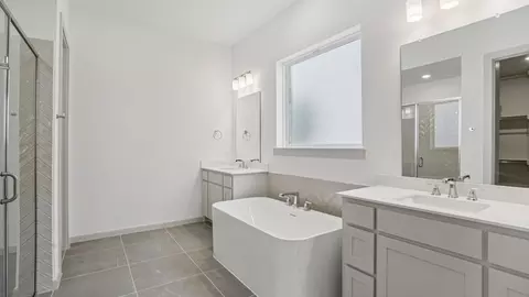 Bath - 2404 Aurora Ave, Celina, TX 75009 photo 3 of 12