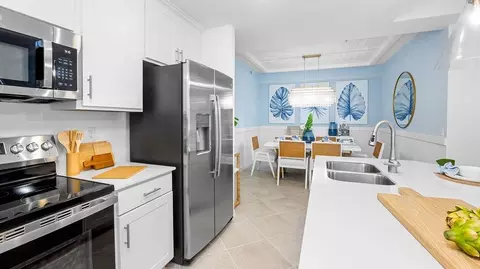 Kitchen - 17121 Jadestone Ct, Venice, FL 34293 photo 3 of 6