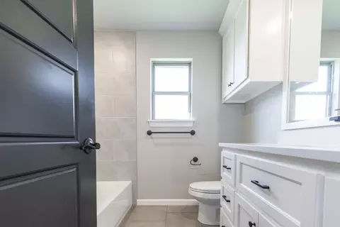 Bath - 8701 Stark St, Arcadia, OK 73007 photo 5 of 14