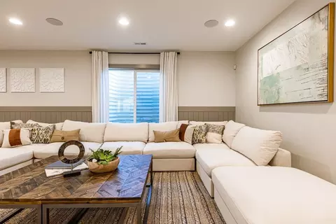 Living - 916 E Harrier St, Eagle Mountain, UT 84005 photo 4 of 8
