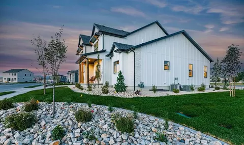 Exterior - 916 E Harrier St, Eagle Mountain, UT 84005 photo 9 of 11