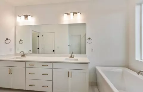 Bath - 322 S 1050 E, Salem, UT 84653 photo 1 of 3