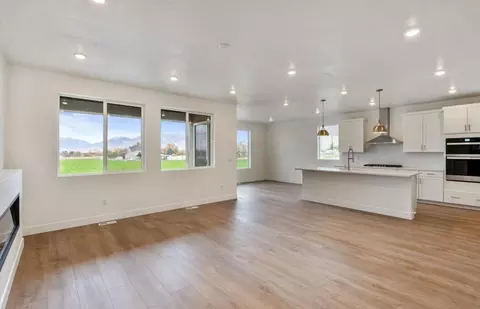 Living - 322 S 1050 E, Salem, UT 84653 photo 2 of 5