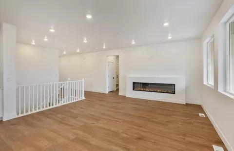 Living - 322 S 1050 E, Salem, UT 84653 photo 1 of 5