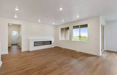 Living - 322 S 1050 E, Salem, UT 84653 photo 3 of 5