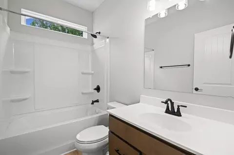 Bath - 2705 Buckridge Dr, Cincinnati, OH 45233 photo 1 of 4