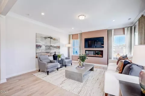 Living - 136 Democracy Dr, Smithfield, NC 27577 photo 2 of 4