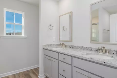 Bath - 636 Ridgeland Rd, Dothan, AL 36301 photo 1 of 1