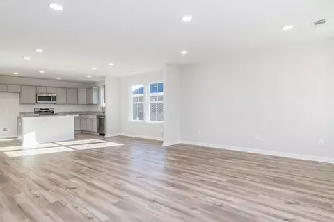 Living - 636 Ridgeland Rd, Dothan, AL 36301 photo 1 of 1