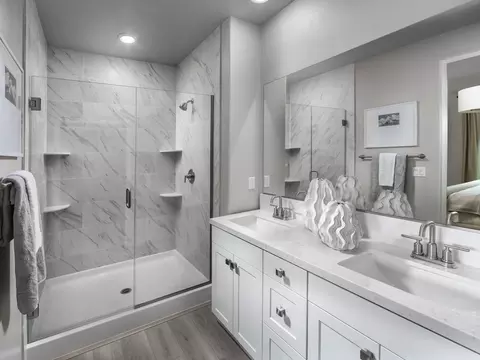 Bath - 1480 W Longview Ln, San Pedro, CA 90732 photo 2 of 3