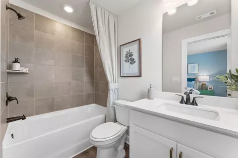 Bath - 1297 Whitman Cir, Monroe, GA 30656 photo 5 of 6