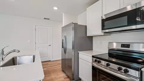Kitchen - 9841 Coconut Ct, Spring Hill, FL 34608 photo 3 of 6