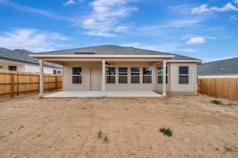 1032 Eagle Xing, Seguin, TX 78155