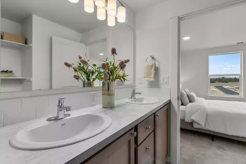 Bath - 5089 Squirrel St, Springfield, OR 97478 photo 3 of 3