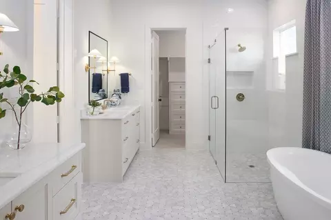 Bath - 620 Donegal Dr, Celina, TX 75009 photo 3 of 11