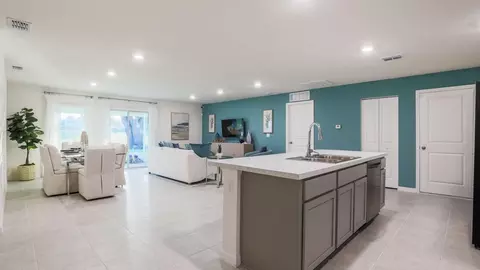 Entry Way - 2214 Elegant Mnr Cir, Edgewater, FL 32141 photo 2 of 3