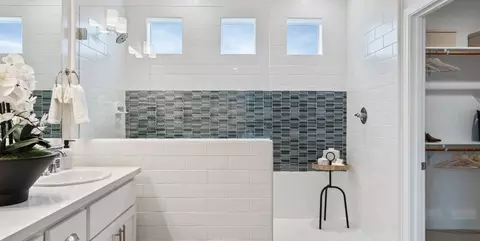 Bath - 536 N Ocean St, Tulare, CA 93274 photo 3 of 3
