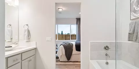Bath - 536 N Ocean St, Tulare, CA 93274 photo 1 of 3