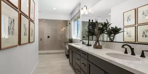 Bath - 1118 Spring St W, Madera, CA 93636 photo 1 of 1