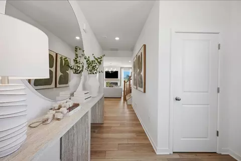 Entry Way - 1098 Brittany Dr, Delaware, OH 43015 photo 1 of 3