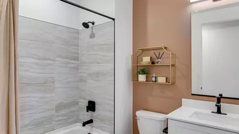 Bath - 1412 Riverdale Dr, Windsor, CO 80550 photo 3 of 3