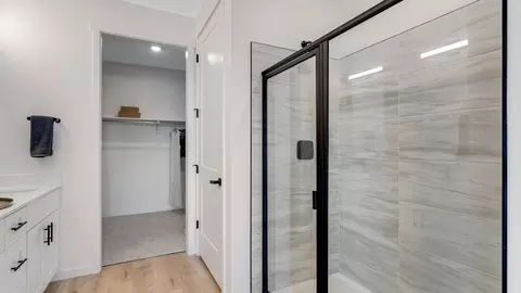 Bath - 1412 Riverdale Dr, Windsor, CO 80550 photo 2 of 3