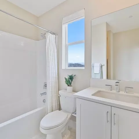 Bath - 27458 Pecan Pl, Valencia, CA 91381 photo 4 of 6