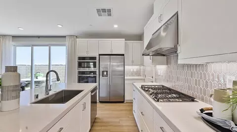 Kitchen - 27458 Pecan Pl, Valencia, CA 91381 photo 4 of 5