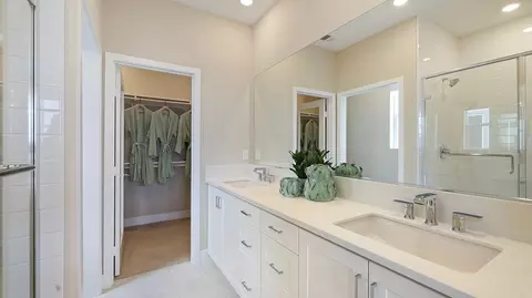 Bath - 27458 Pecan Pl, Valencia, CA 91381 photo 2 of 6