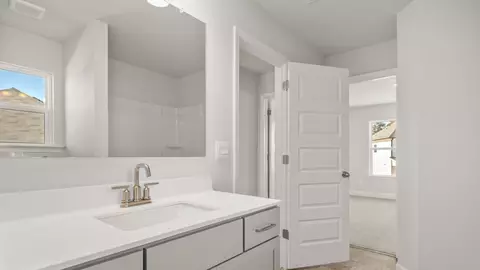 Bath - 201 Umber Rd, Locust Grove, GA 30248 photo 3 of 6