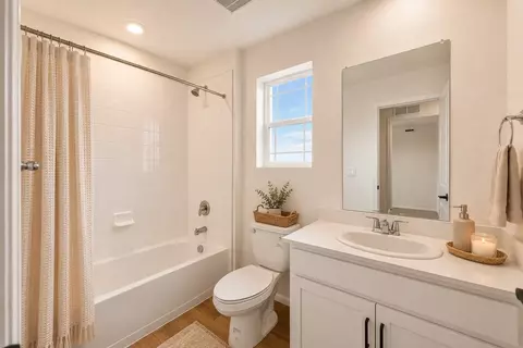 Bath - 705 98th Ave, Greeley, CO 80634 photo 1 of 1