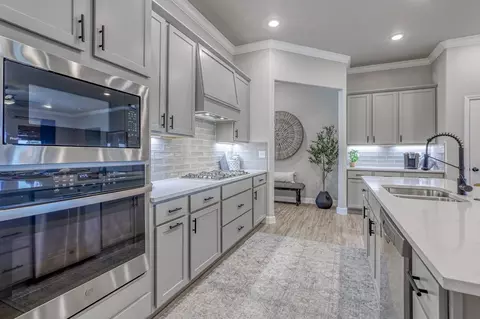 Kitchen - 25374 W 91st Ter, Lenexa, KS 66227 photo 2 of 6