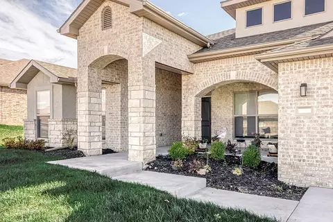 Exterior - 25374 W 91st Ter, Lenexa, KS 66227 photo 2 of 15